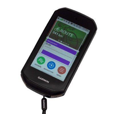 Compteur Garmin Edge 1050 vu de trois quarts, écran allumé sur son menu d'accueil en français