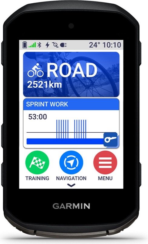 Compteur Garmin Edge 850 vu de face, écran d'accueil du profil Route avec les raccourcis Entraînement, Navigation et Menu